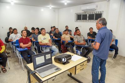 notícia: Curso de técnicas de pintura transforma a rotina de alunos no Centro de Inclusão Produtiva