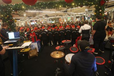 notícia: Coral "Anjos da Guarda" emociona público com cantata de Natal em Shopping de Ananindeua