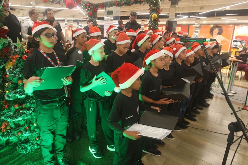 Apresentação do Coral Anjos da Guarda no Shopping Metrópole