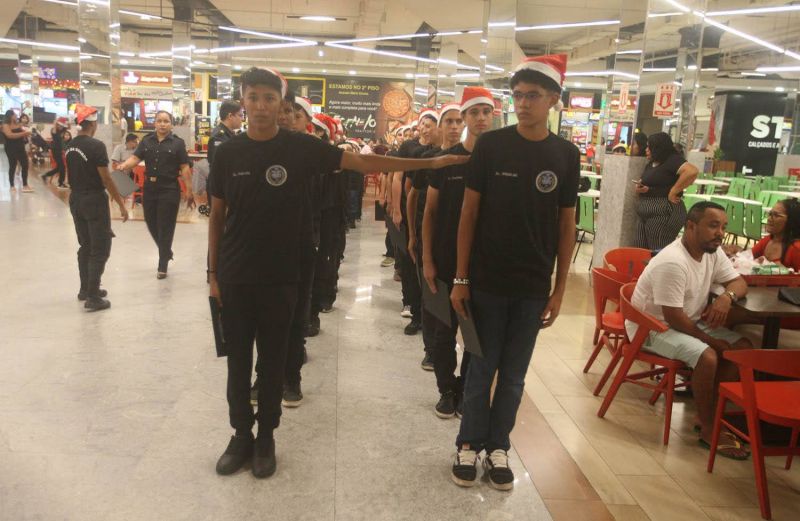 Apresentação do Coral Anjos da Guarda no Shopping Metrópole