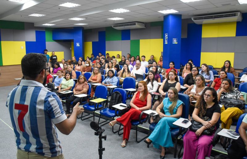 Formação de Gerentes de Saúde no auditório da Estácio