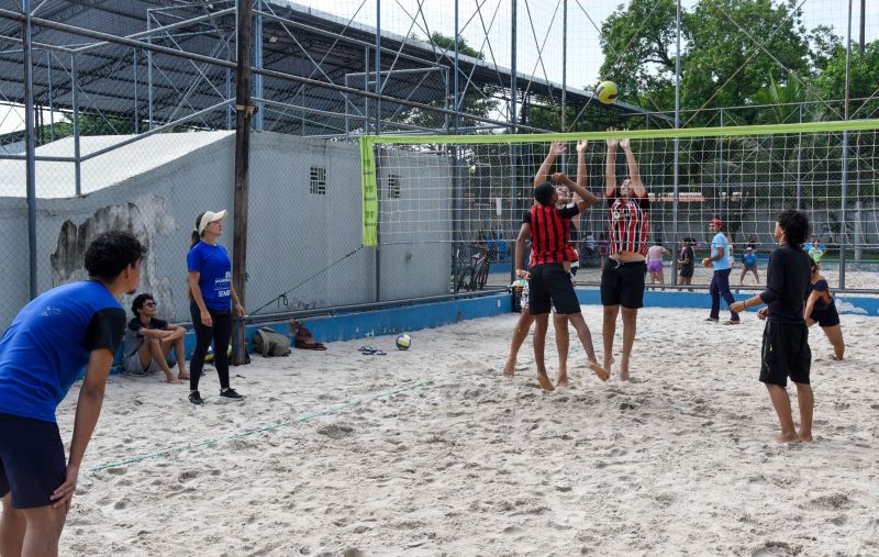 Projeto Esporte nas Férias, na praça Tancredo Neves na Cidade Nova 4