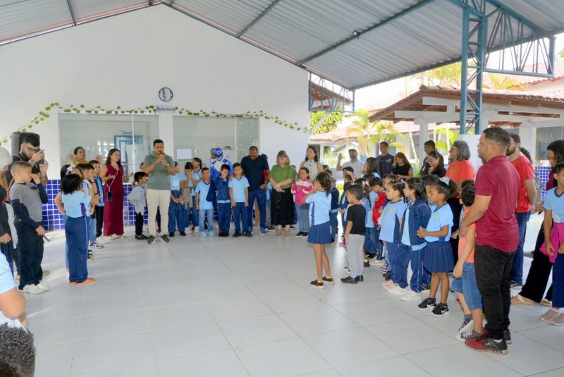 Abertura do ano letivo na escola Hildegarda de Miranda