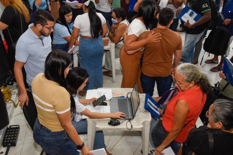 Entrega de guias de consultas para 600 pessoas