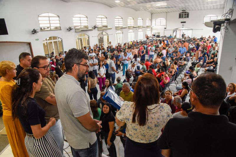 Entrega de guias de consultas para 600 pessoas