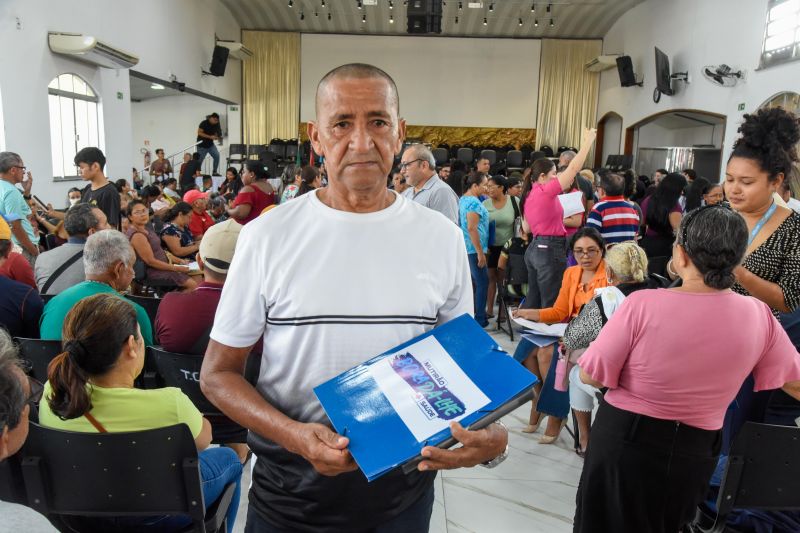 Entrega de guias de consultas para 600 pessoas