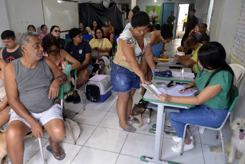 Castramóvel na passagem Iracema, no centro comunitário Cresce Una