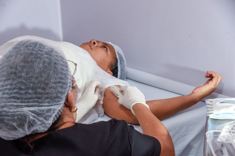 Implanon implantação na Policlínica Carlos Guimarães