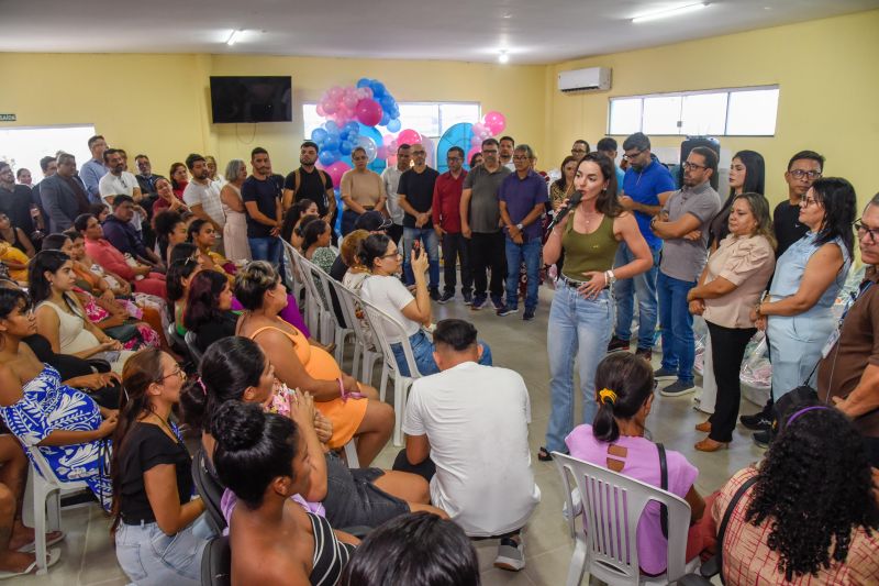 Entrega de Kit Enxoval