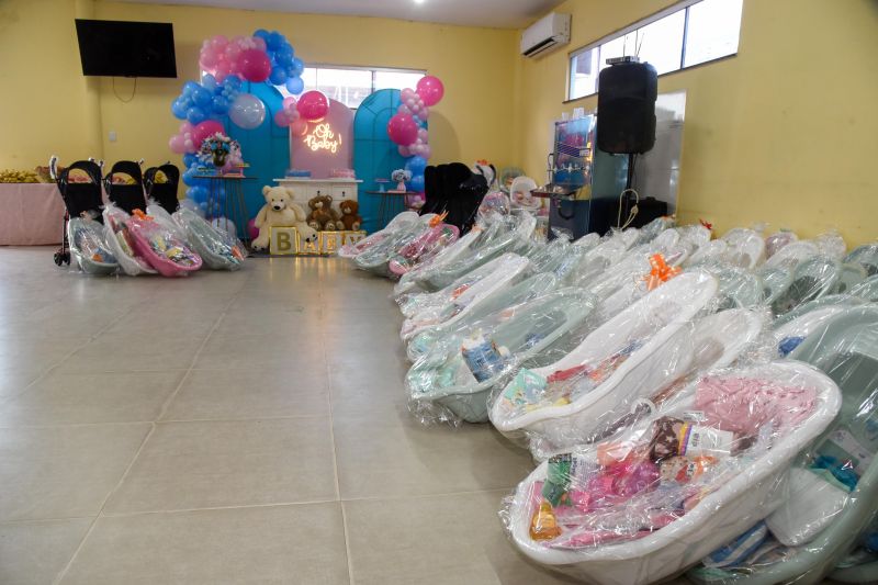 Entrega de Kit Enxoval