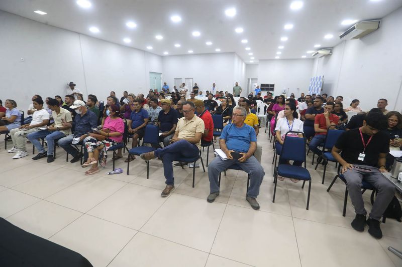 Vigilância em saúde com palestra para batedores de Açaí de Ananindeua e MPPA no auditório da ACIA