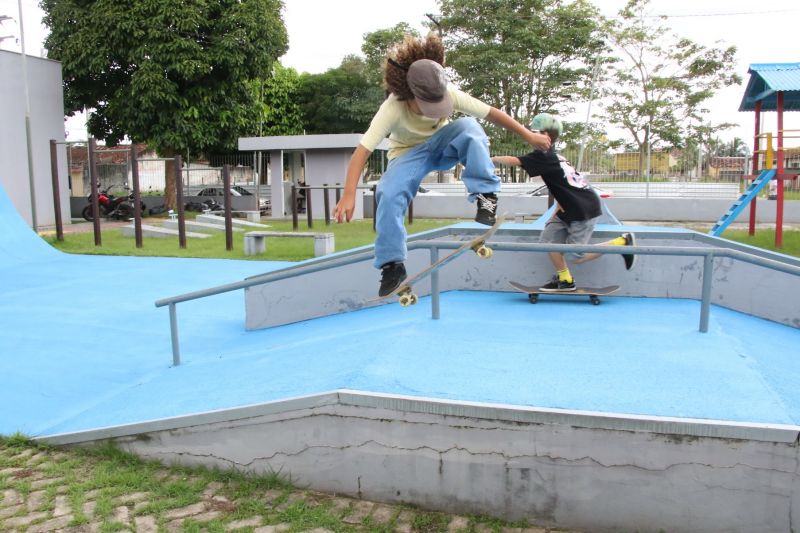 Café com skate edição especial em comemoração do dia Internacional da mulher e melhores do ano no Céu das Artes
