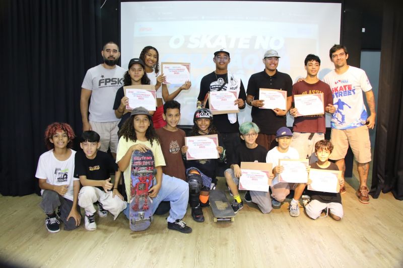 Café com skate edição especial em comemoração do dia Internacional da mulher e melhores do ano no Céu das Artes
