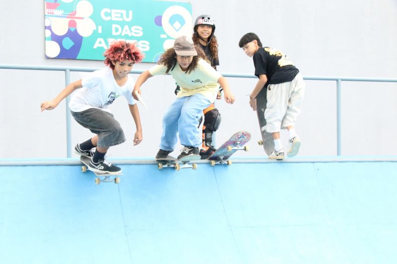 Café com skate edição especial em comemoração do dia Internacional da mulher e melhores do ano no Céu das Artes
