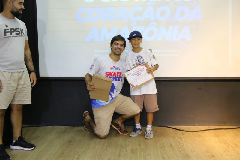 Café com skate edição especial em comemoração do dia Internacional da mulher e melhores do ano no Céu das Artes
