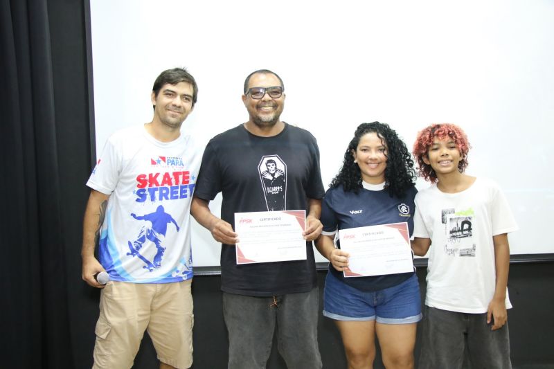 Café com skate edição especial em comemoração do dia Internacional da mulher e melhores do ano no Céu das Artes
