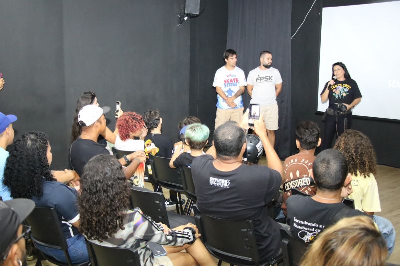 Café com skate edição especial em comemoração do dia Internacional da mulher e melhores do ano no Céu das Artes
