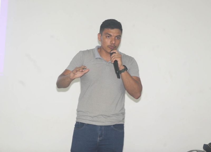 Palestra de orientação e regularização sobre os ponto de açaí