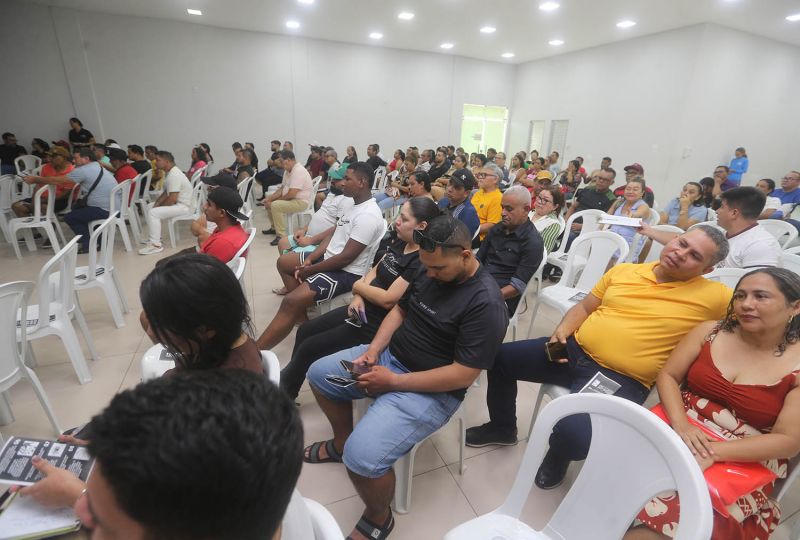 Palestra de orientação e regularização sobre os ponto de açaí
