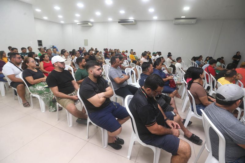 Palestra de orientação e regularização sobre os ponto de açaí