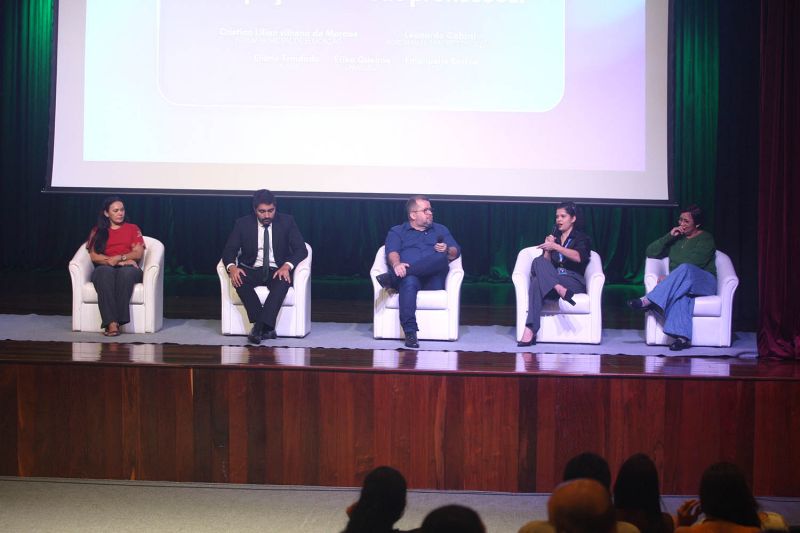 Off EGPA no teatro municipal