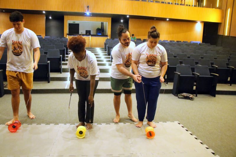 Iniciação às técnicas circenses no teatro municipal de Ananindeua