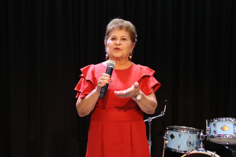 Entrega de certificado do curso profissionalizante no CRAS Estrela