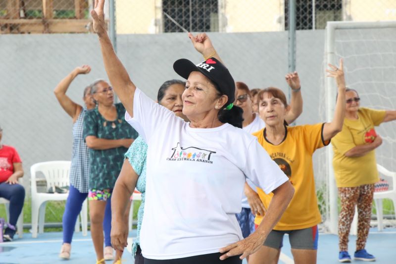 Entrega de certificado do curso profissionalizante no CRAS Estrela