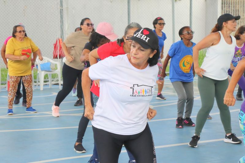 Entrega de certificado do curso profissionalizante no CRAS Estrela