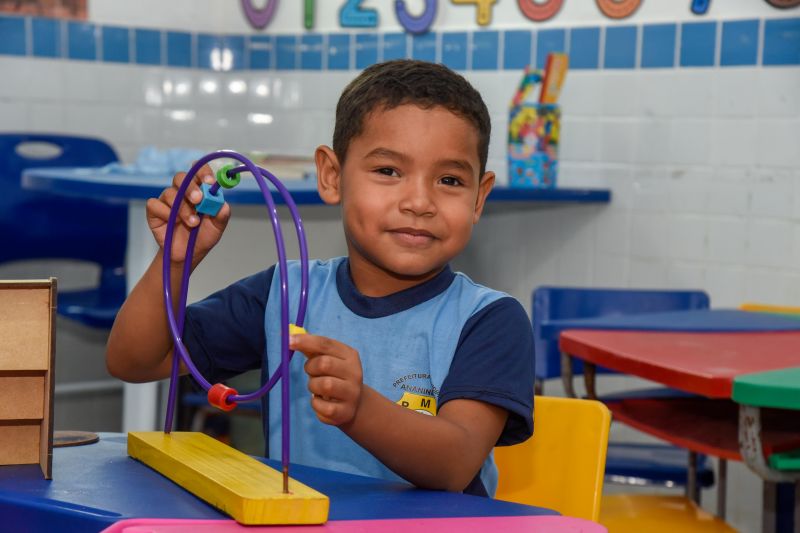 Imagens de alunos da escola EMEF Adelina Lúcia de Sousa no Jardelândia