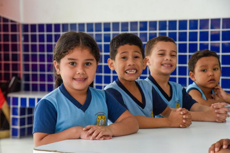 Imagens de alunos da escola EMEF Adelina Lúcia de Sousa no Jardelândia