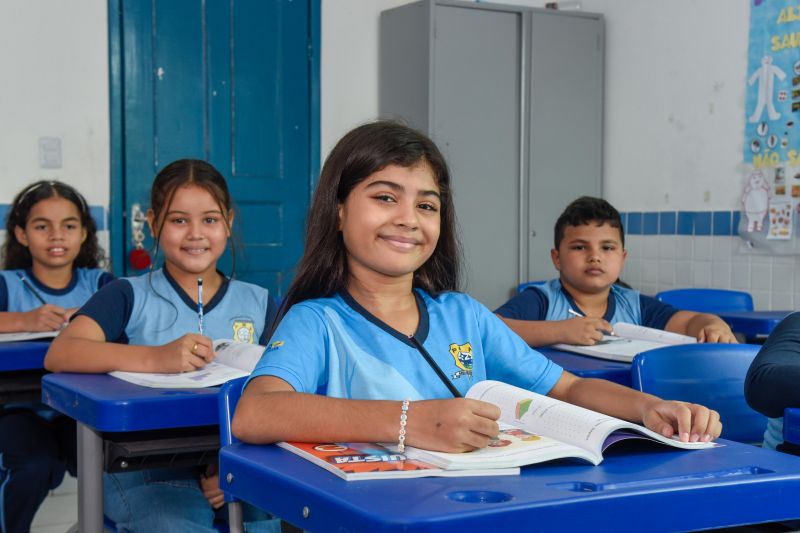 Imagens de alunos da escola EMEF Adelina Lúcia de Sousa no Jardelândia