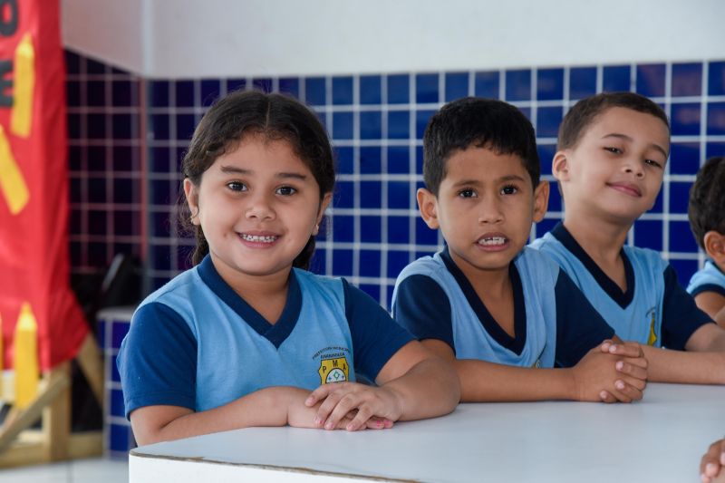 Imagens de alunos da escola EMEF Adelina Lúcia de Sousa no Jardelândia