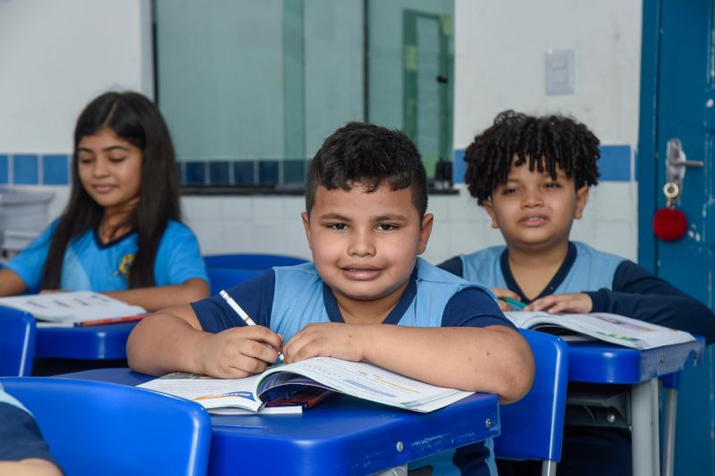 Imagens de alunos da escola EMEF Adelina Lúcia de Sousa no Jardelândia
