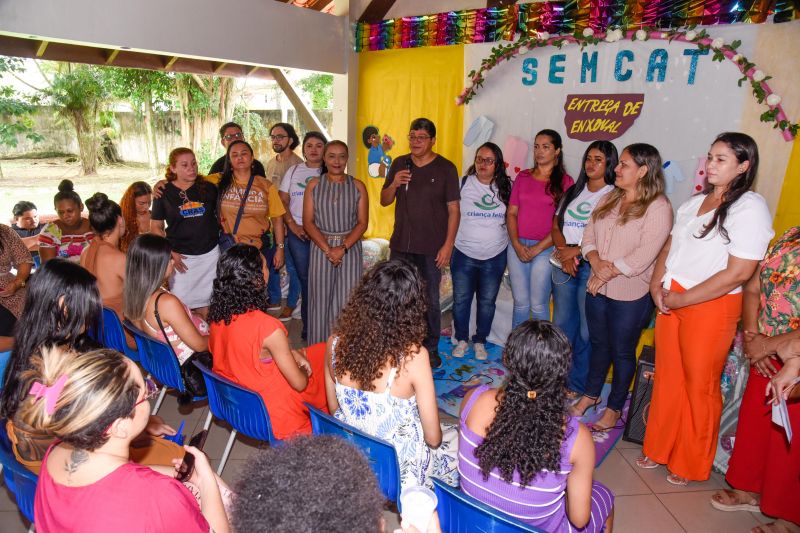 Entrega de Kits Enxoval no CRAS Daniel Reis