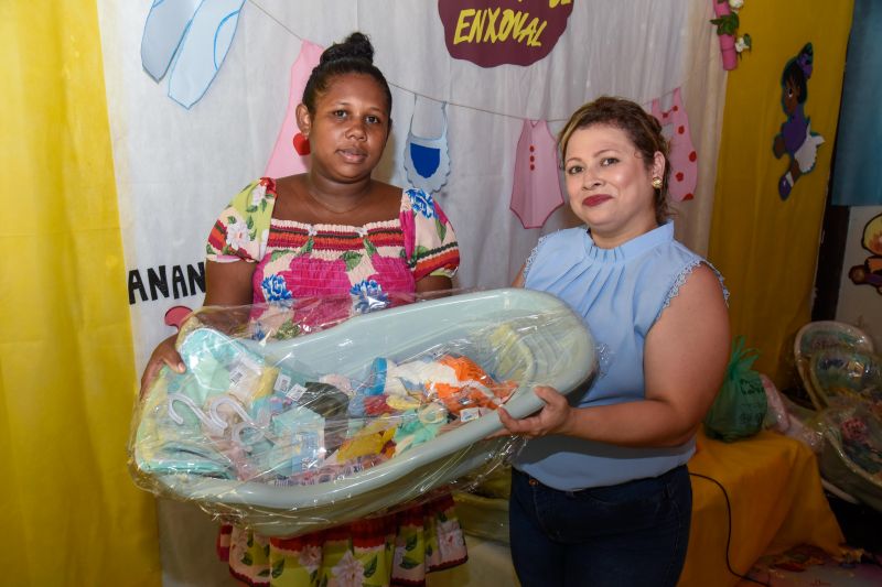 Entrega de Kits Enxoval no CRAS Daniel Reis