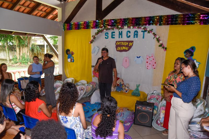 Entrega de Kits Enxoval no CRAS Daniel Reis