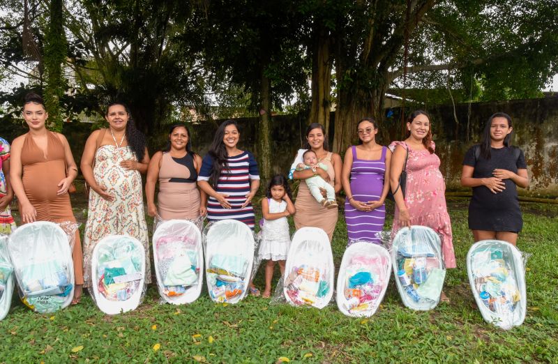 Entrega de Kits Enxoval no CRAS Daniel Reis