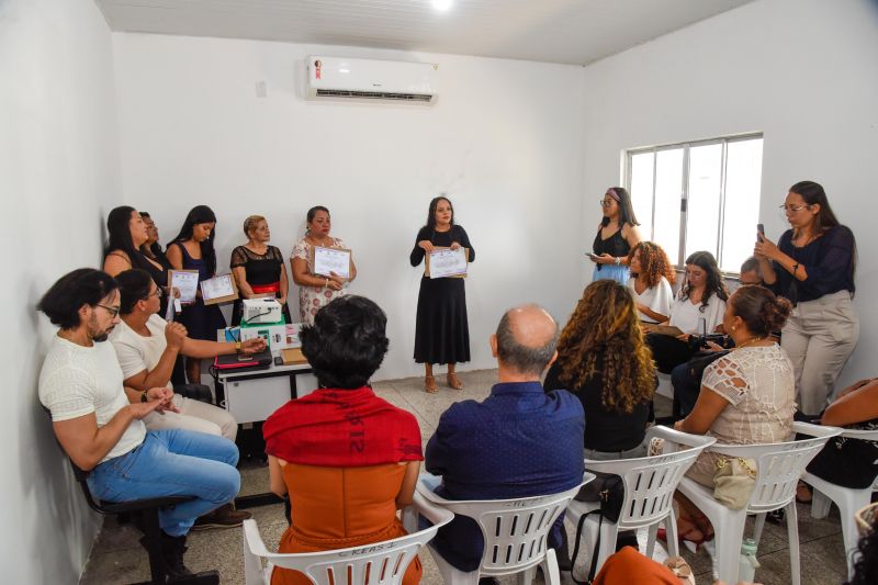 Certificação do minicurso de pintura no CREAS I