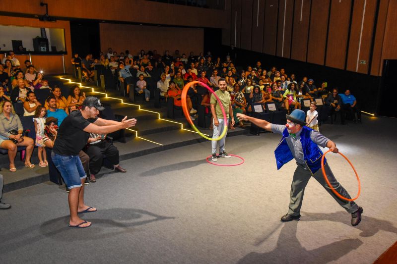 Certificação do curso, Cortejo Circense e Espetáculo Vira Peixe no teatro municipal