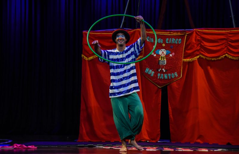 Certificação do curso, Cortejo Circense e Espetáculo Vira Peixe no teatro municipal