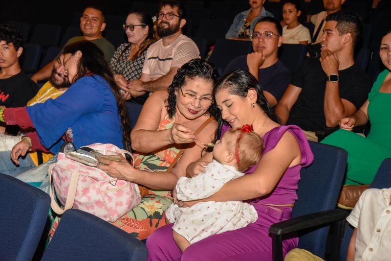Certificação do curso, Cortejo Circense e Espetáculo Vira Peixe no teatro municipal