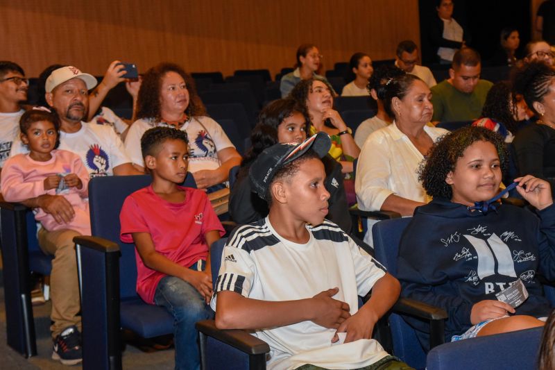 Certificação do curso, Cortejo Circense e Espetáculo Vira Peixe no teatro municipal