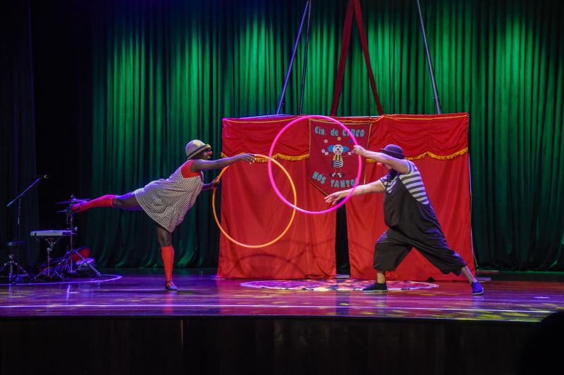 Certificação do curso, Cortejo Circense e Espetáculo Vira Peixe no teatro municipal