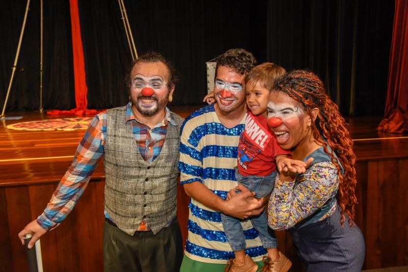 Certificação do curso, Cortejo Circense e Espetáculo Vira Peixe no teatro municipal