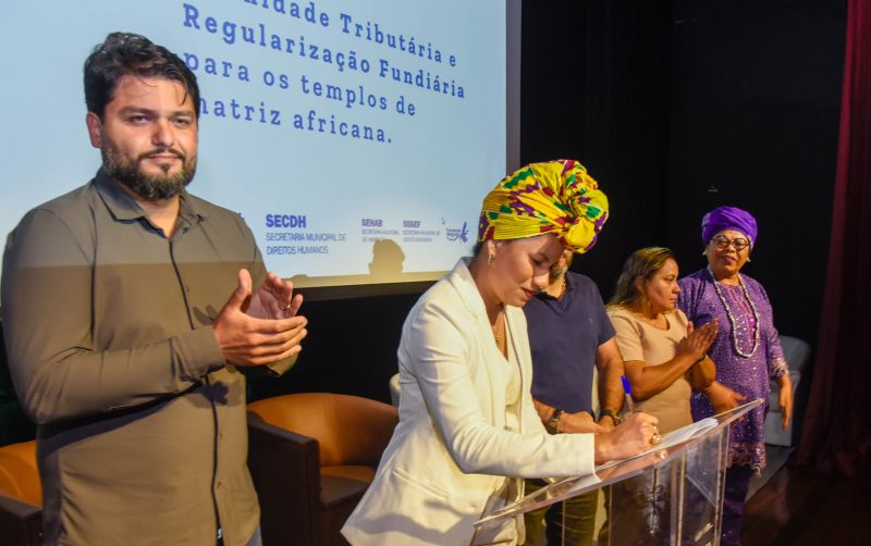 Lançamento do Projeto Axé Ananin Legal no teatro municipal