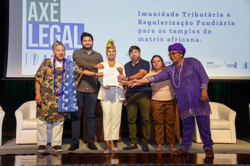 Lançamento do Projeto Axé Ananin Legal no teatro municipal