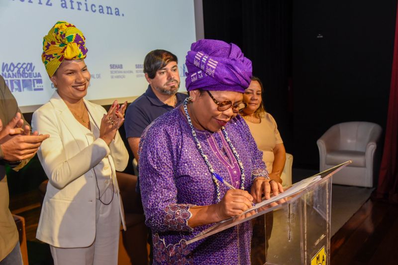 Lançamento do Projeto Axé Ananin Legal no teatro municipal