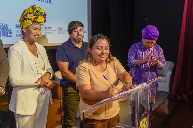 Lançamento do Projeto Axé Ananin Legal no teatro municipal