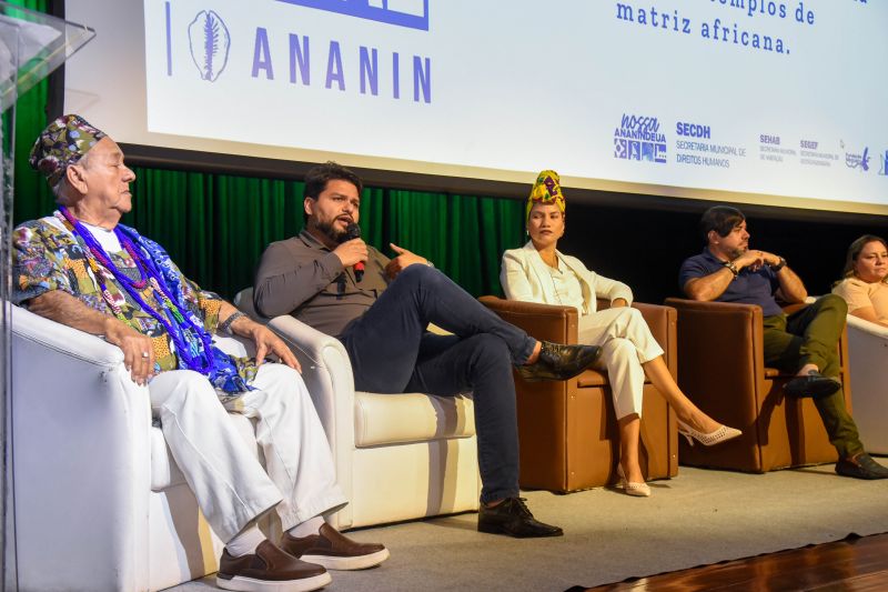 Lançamento do Projeto Axé Ananin Legal no teatro municipal